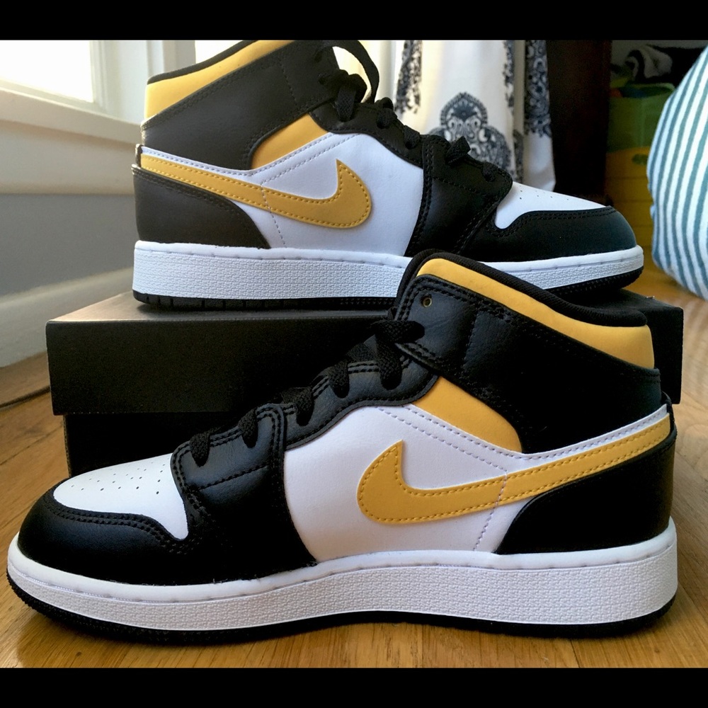 NEW IN BOX Air Jordan Mid - Pollen/Black/White - Child/M 5Y W 6.5